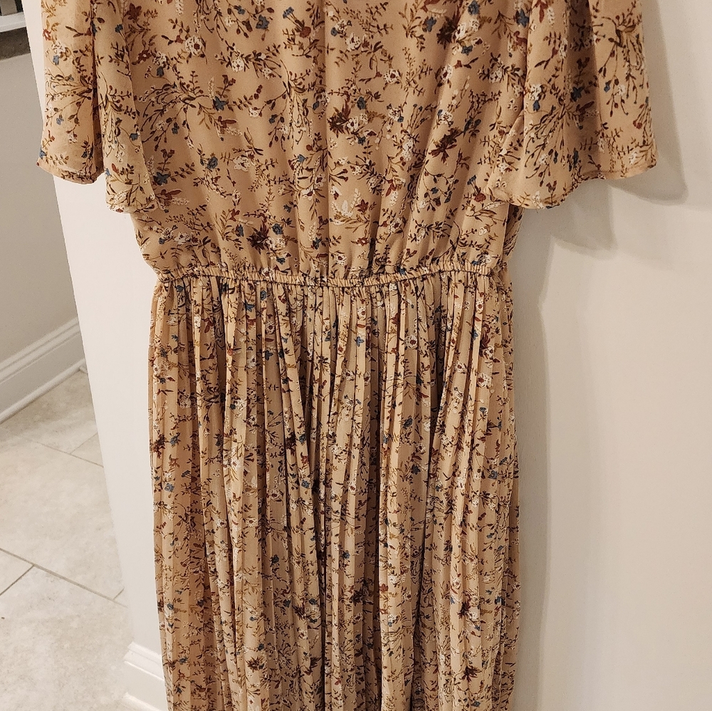Hayden Beige Floral Maxi Dress - Picture 4 of 4